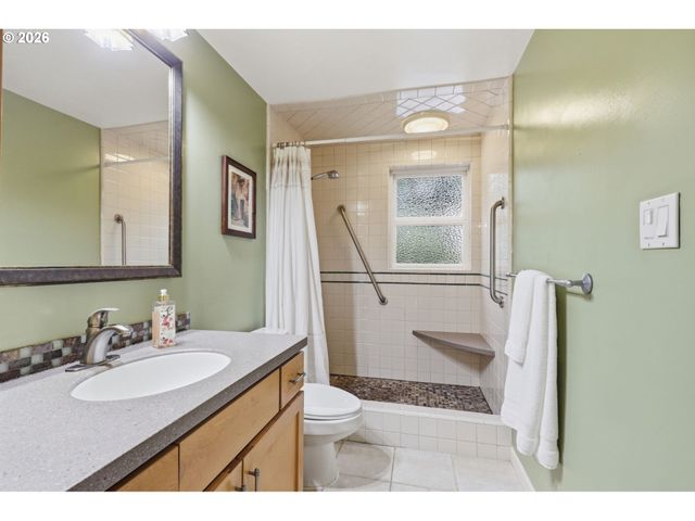 3015 Sw WESTWOOD Dr, Portland, OR 97225