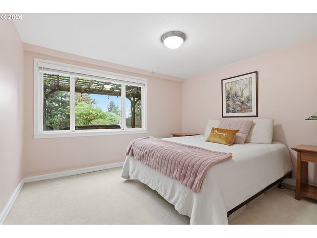 3015 Sw WESTWOOD Dr, Portland, OR 97225