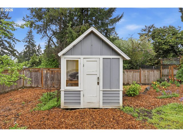 3015 Sw WESTWOOD Dr, Portland, OR 97225