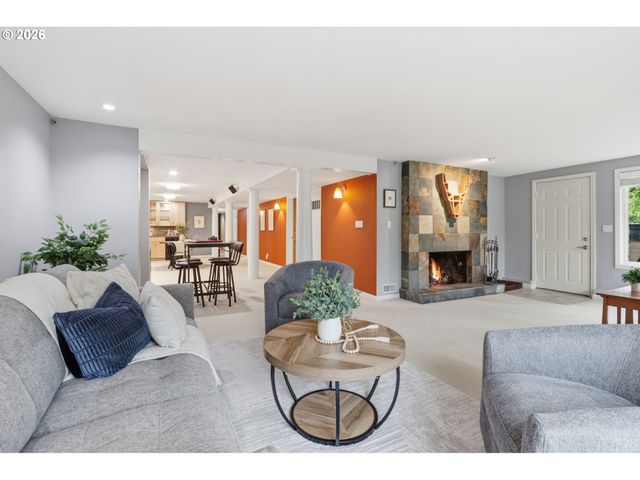 3015 Sw WESTWOOD Dr, Portland, OR 97225