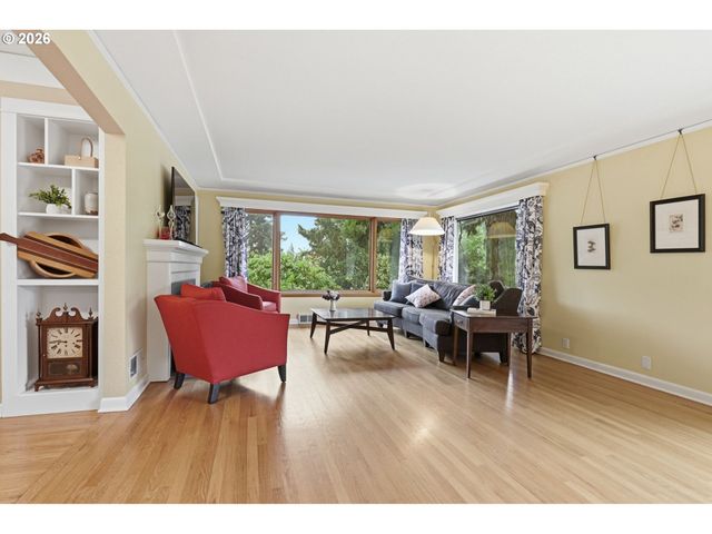 3015 Sw WESTWOOD Dr, Portland, OR 97225