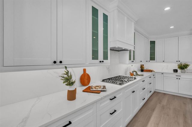 965 BRUCE AVENUE, Clearwater Beach, FL 33767