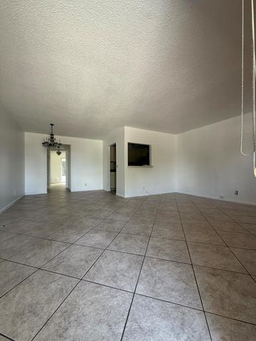 89 Northampton E E, West Palm Beach, FL 33417