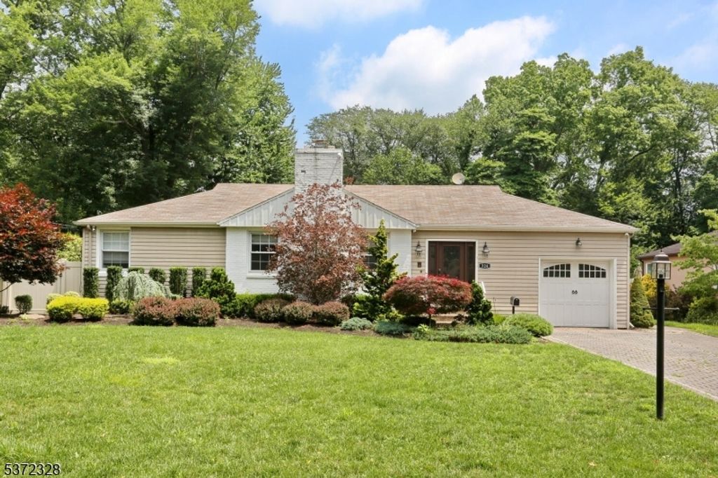324 Calvin Ct, Wyckoff Twp., NJ 07481