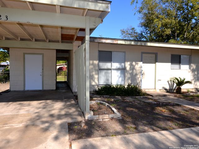 5123 VILLAGE GLN, San Antonio, TX 78218
