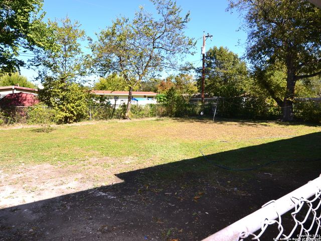 5123 VILLAGE GLN, San Antonio, TX 78218