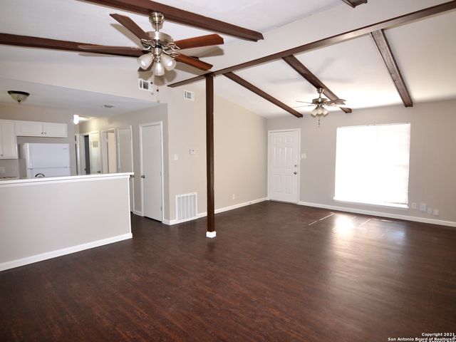 5123 VILLAGE GLN, San Antonio, TX 78218