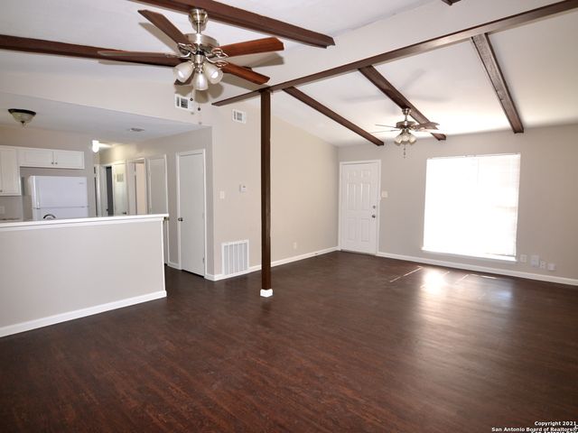 5123 VILLAGE GLN, San Antonio, TX 78218