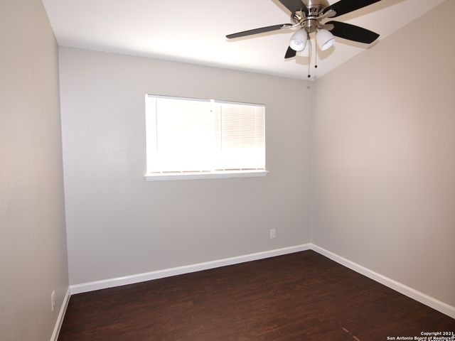 5123 VILLAGE GLN, San Antonio, TX 78218