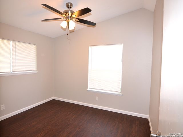 5123 VILLAGE GLN, San Antonio, TX 78218