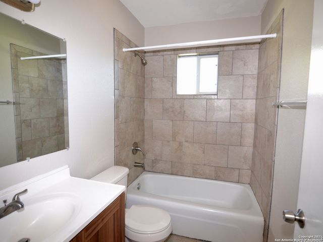 5123 VILLAGE GLN, San Antonio, TX 78218