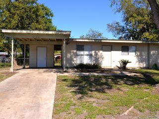 5123 VILLAGE GLN, San Antonio, TX 78218