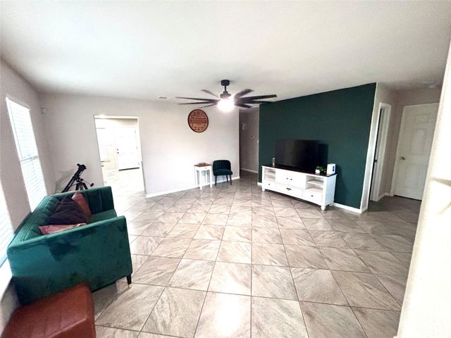 910 Rosewick Street, Houston, TX 77015