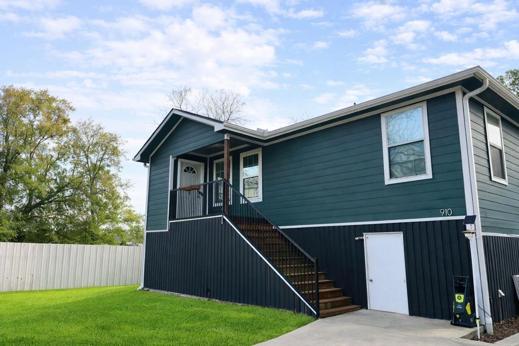 910 Rosewick Street, Houston, TX 77015