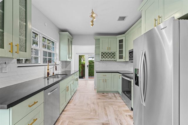 1209 La Mancha Ave, Coral Gables, FL 33134