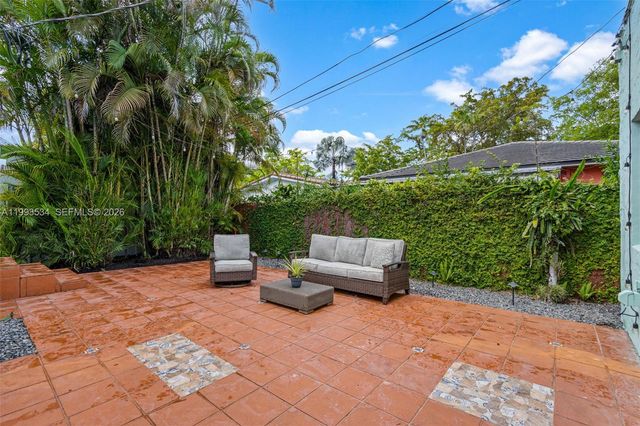 1209 La Mancha Ave, Coral Gables, FL 33134