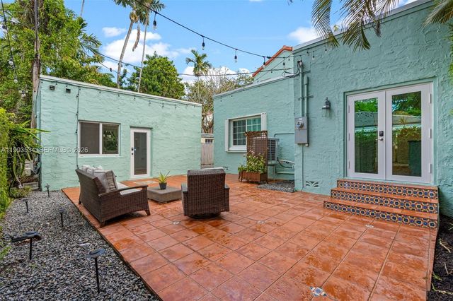 1209 La Mancha Ave, Coral Gables, FL 33134