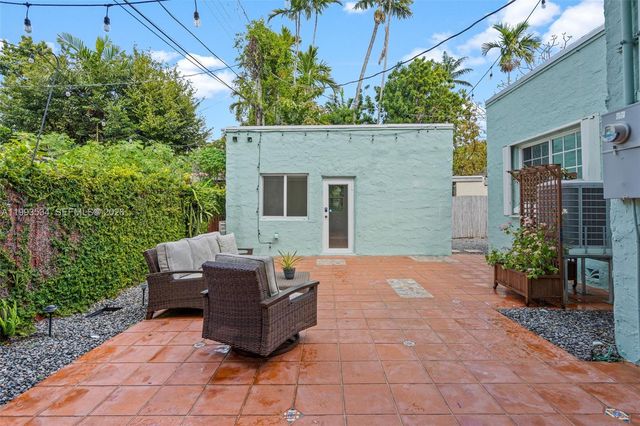 1209 La Mancha Ave, Coral Gables, FL 33134