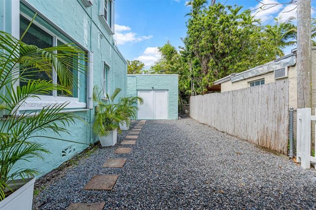 1209 La Mancha Ave, Coral Gables, FL 33134