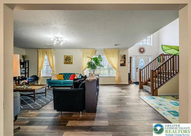 2127 Warwick Circle, Coolbaugh Twp, PA 18466