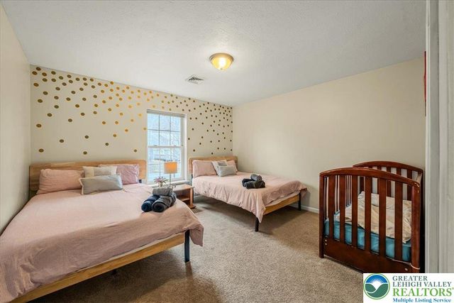2127 Warwick Circle, Coolbaugh Twp, PA 18466