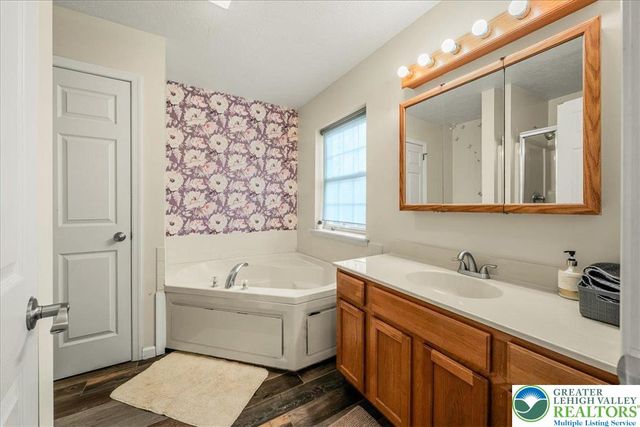 2127 Warwick Circle, Coolbaugh Twp, PA 18466