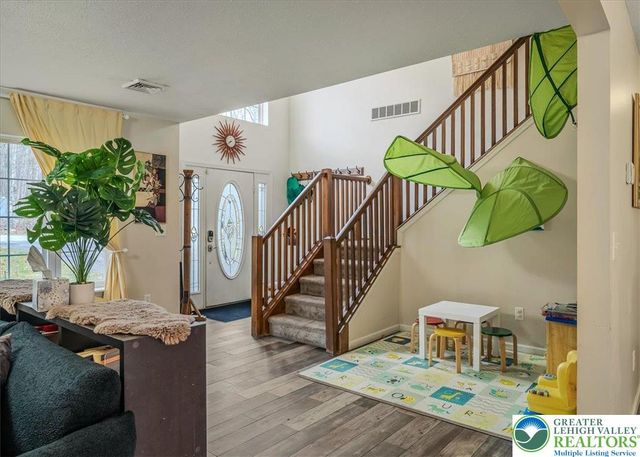 2127 Warwick Circle, Coolbaugh Twp, PA 18466