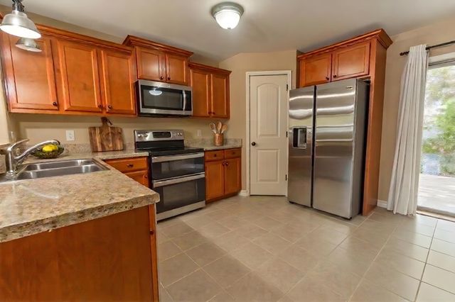 563 River Rock Blvd Apt B3, Murfreesboro, TN 37128