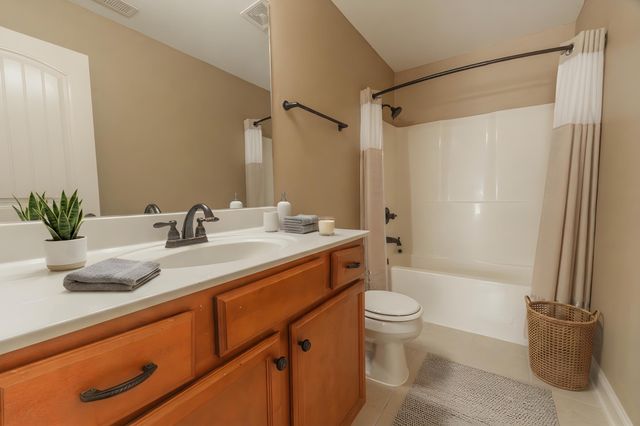 563 River Rock Blvd Apt B3, Murfreesboro, TN 37128