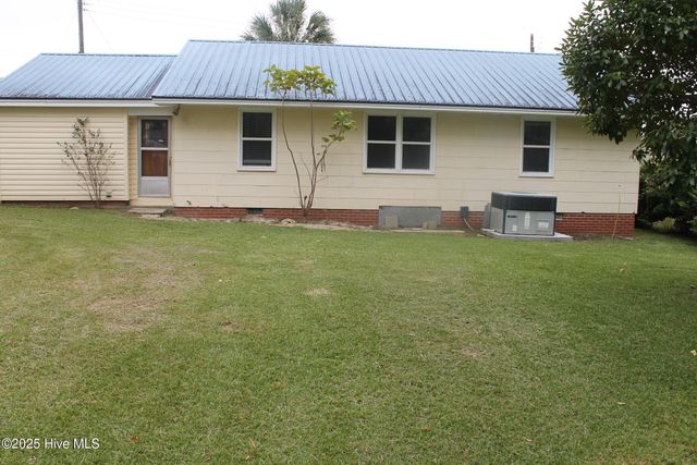 1312 Sunny Side Street, Whiteville, NC 28472