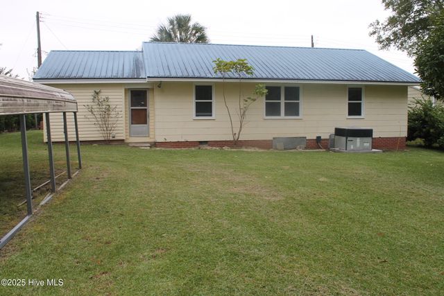 1312 Sunny Side Street, Whiteville, NC 28472