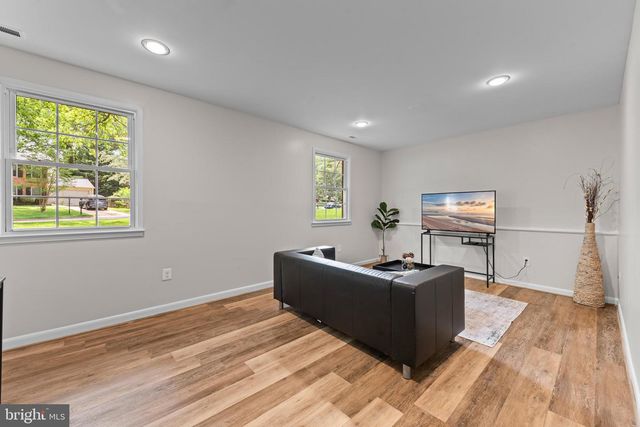 9518 CENTER ST, Vienna, VA 22181