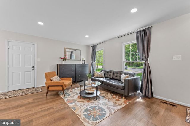 9518 CENTER ST, Vienna, VA 22181