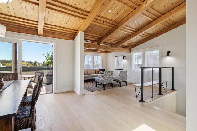 4436 Howe St, Oakland, CA 94611