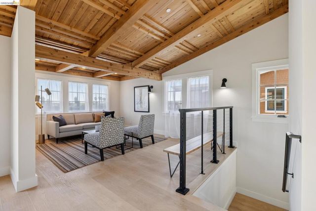 4436 Howe St, Oakland, CA 94611
