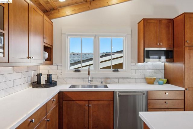 4436 Howe St, Oakland, CA 94611