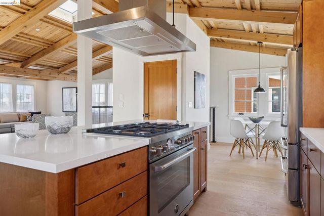 4436 Howe St, Oakland, CA 94611