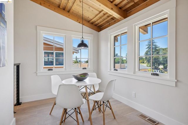 4436 Howe St, Oakland, CA 94611