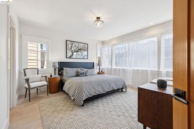 4436 Howe St, Oakland, CA 94611