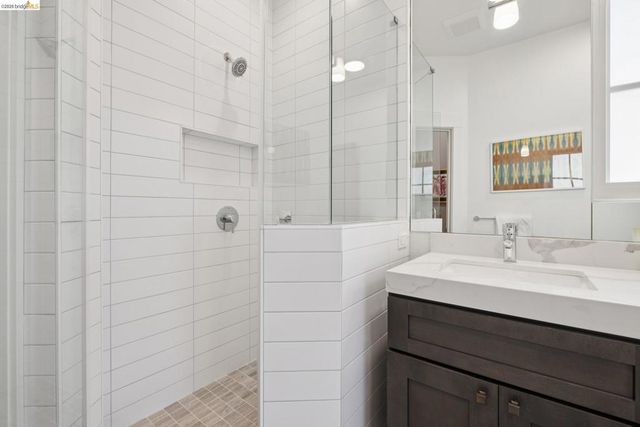 4436 Howe St, Oakland, CA 94611