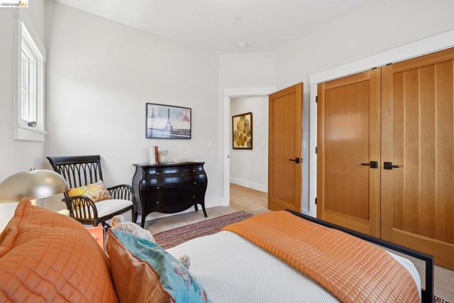 4436 Howe St, Oakland, CA 94611