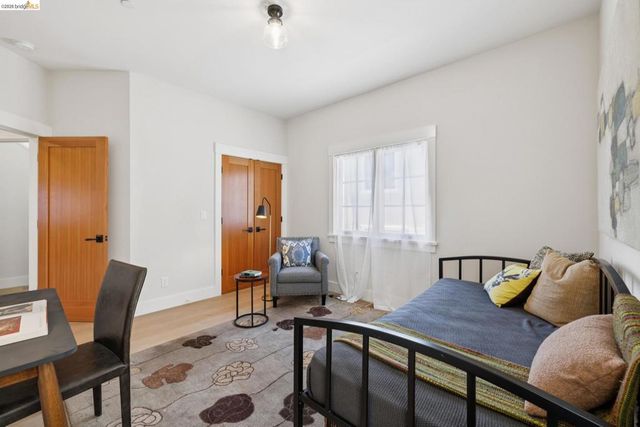 4436 Howe St, Oakland, CA 94611
