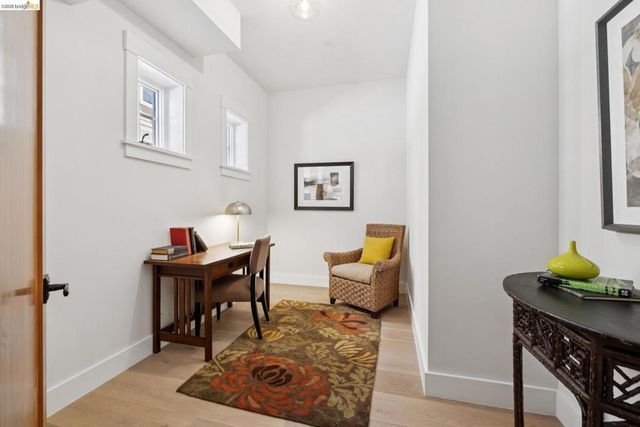 4436 Howe St, Oakland, CA 94611