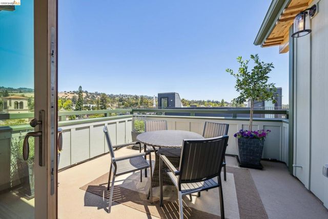 4436 Howe St, Oakland, CA 94611