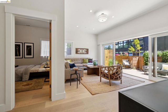 4436 Howe St, Oakland, CA 94611