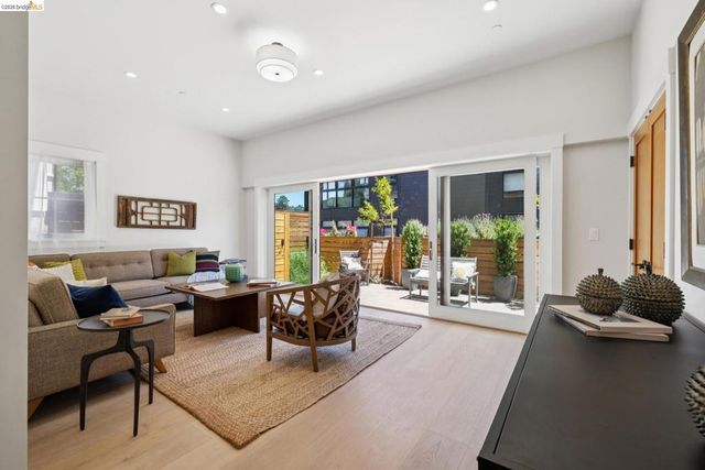 4436 Howe St, Oakland, CA 94611