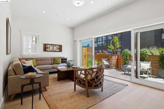 4436 Howe St, Oakland, CA 94611