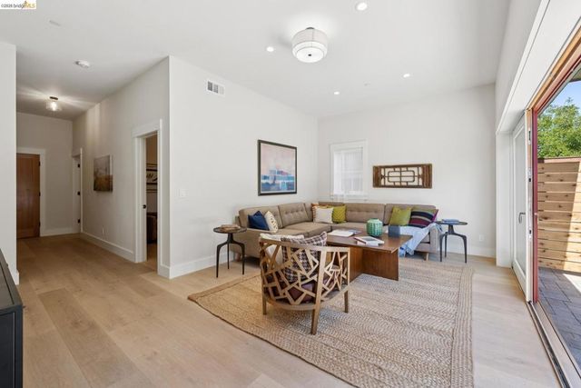 4436 Howe St, Oakland, CA 94611