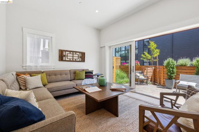 4436 Howe St, Oakland, CA 94611