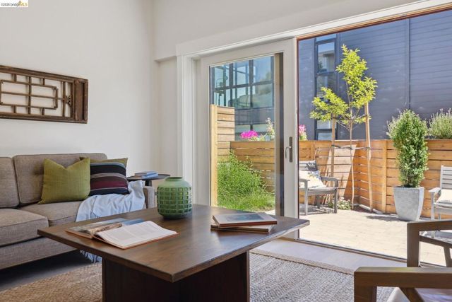 4436 Howe St, Oakland, CA 94611